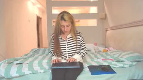 Snapshot of marya442004 chatting on October 17, 2025, 10:34 pm marya442004 online show from October 17, 2025, 10:34 pm