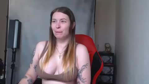 Snapshot of maryhotloves chatting on October 21, 2025, 8:59 am MaryHotLoves online show from October 21, 2025, 8:59 am