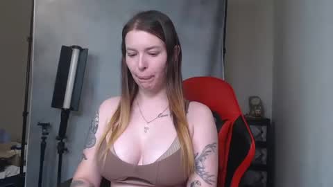 Snapshot of maryhotloves chatting on October 22, 2025, 4:51 pm MaryHotLoves online show from October 22, 2025, 4:51 pm