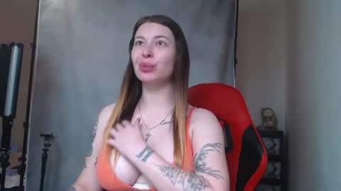 Snapshot of maryhotloves chatting on October 28, 2025, 8:29 am MaryHotLoves online show from October 28, 2025, 8:29 am