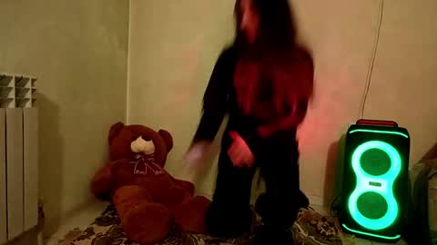 Snapshot of marylourosmarin chatting on March 26, 2026, 6:35 pm Trixie online show from March 26, 2026, 6:35 pm