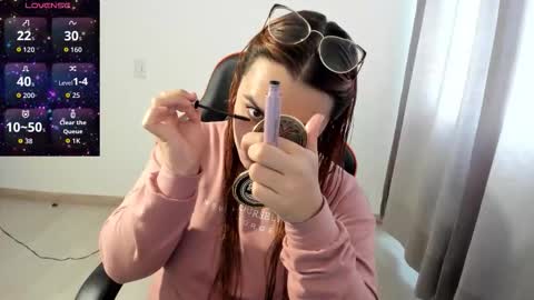 Dulce Maria online show from November 19, 2025, 7:36 pm