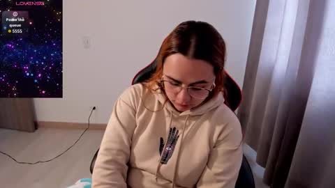 Dulce Maria online show from November 25, 2025, 7:36 pm