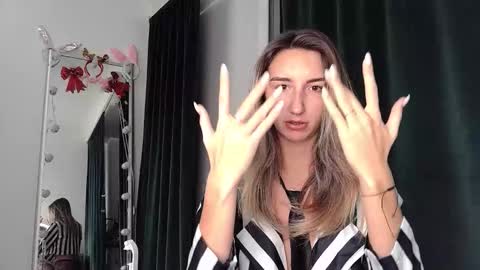 marywayne11 online show from January 13, 2026, 5:18 pm