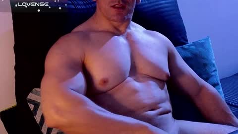 Snapshot of masked_bodybuilder chatting on December 14, 2024, 5:58 pm masked_bodybuilder online show from December 14, 2024, 5:58 pm