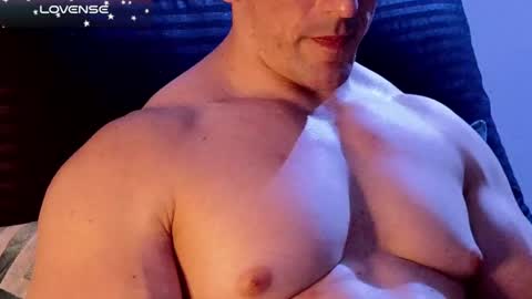 Snapshot of masked_bodybuilder chatting on December 18, 2024, 12:43 am masked_bodybuilder online show from December 18, 2024, 12:43 am