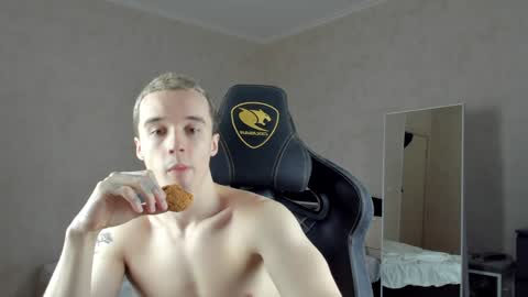 Snapshot of mason_warhol chatting on December 5, 2024, 1:14 am Mason online show from December 5, 2024, 1:14 am