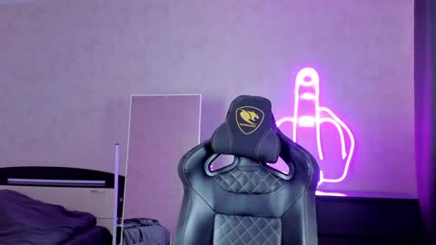 Snapshot of mason_warhol chatting on December 19, 2024, 6:01 pm Mason online show from December 19, 2024, 6:01 pm