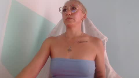 massiel ferreti online show from April 16, 2026, 10:23 pm