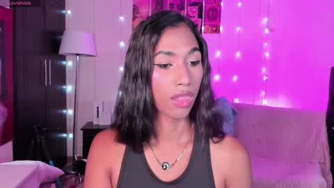 massielhot online show from April 17, 2026, 3:48 pm