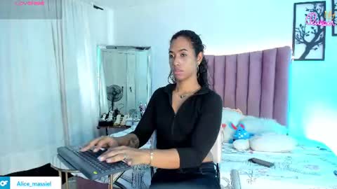 Snapshot of massielhot chatting on July 13, 2026, 8:00 pm massielhot online show from July 13, 2026, 8:00 pm