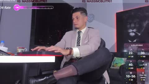 Snapshot of massimo_g chatting on December 10, 2024, 12:39 am I am Massimo online show from December 10, 2024, 12:39 am