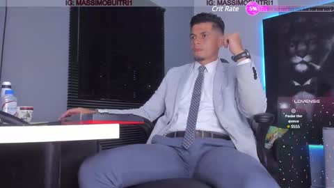 Snapshot of massimo_g chatting on January 31, 2025, 1:01 am I am Massimo online show from January 31, 2025, 1:01 am