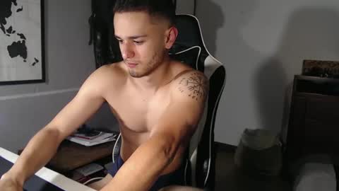 Snapshot of massimo_jiovano chatting on October 3, 2025, 11:02 pm massimo online show from October 3, 2025, 11:02 pm