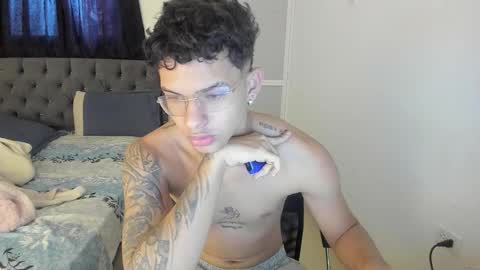 master_boy28 online show from October 27, 2025, 1:37 pm