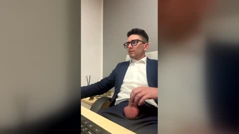 Snapshot of masterboss_fl chatting on April 9, 2026, 11:59 am Master Boss online show from April 9, 2026, 11:59 am