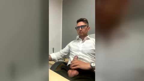 Snapshot of masterboss_fl chatting on July 1, 2026, 11:45 am Master Boss online show from July 1, 2026, 11:45 am