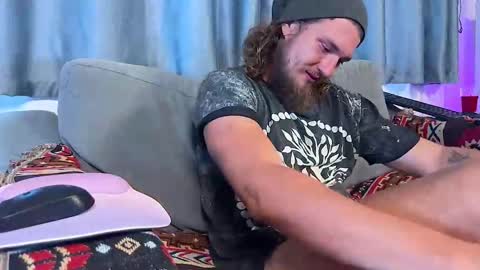 Snapshot of masterr_and_kittyy chatting on February 15, 2025, 8:11 am online show from February 15, 2025, 8:11 am