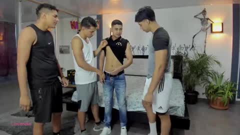 Snapshot of masters_sexx chatting on October 13, 2025, 11:21 am Team Cris Darwin- Fernando- Stiven- David online show from October 13, 2025, 11:21 am