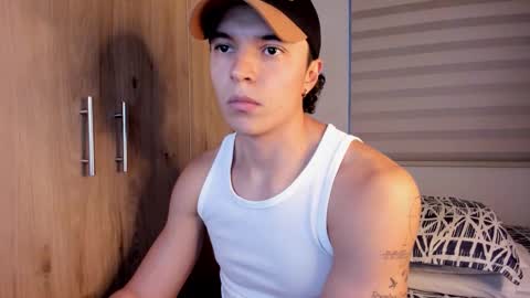 mastrangelo_x online show from November 30, 2025, 10:47 pm