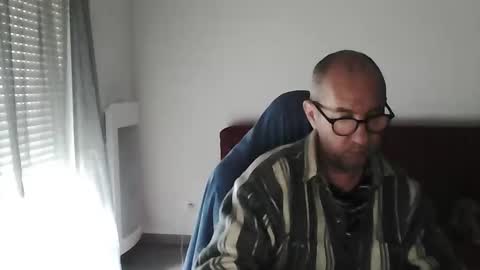 mat11efou online show from October 16, 2025, 10:05 am