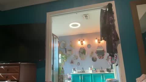 Snapshot of matchingtracksuits chatting on November 28, 2025, 4:42 pm Jer and Kel online show from November 28, 2025, 4:42 pm