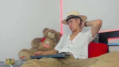 Snapshot of mateo_escobar chatting on October 17, 2025, 3:42 am mateo_escobar online show from October 17, 2025, 3:42 am