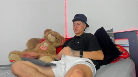 Snapshot of mateo_escobar chatting on October 21, 2025, 12:55 am mateo_escobar online show from October 21, 2025, 12:55 am