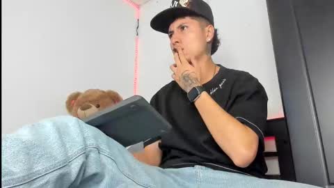 Snapshot of mateo_escobar chatting on November 7, 2025, 3:39 am mateo_escobar online show from November 7, 2025, 3:39 am