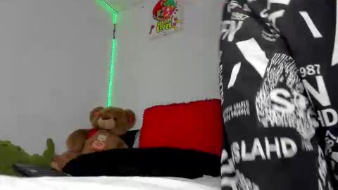 mateo_escobar online show from January 14, 2026, 12:22 pm