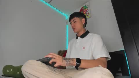 mateo_escobar online show from February 28, 2026, 11:17 pm