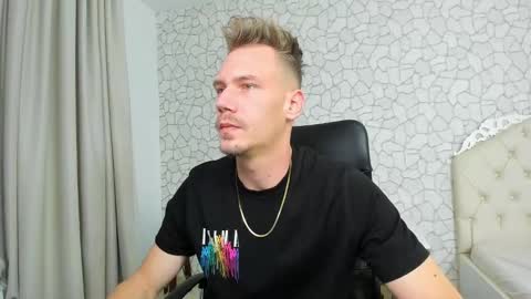 MateoBenjamin online show from December 22, 2024, 11:52 pm