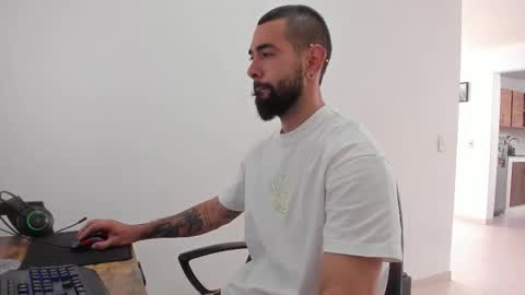 Snapshot of matheusbeard2 chatting on October 16, 2025, 7:48 pm Matheus online show from October 16, 2025, 7:48 pm