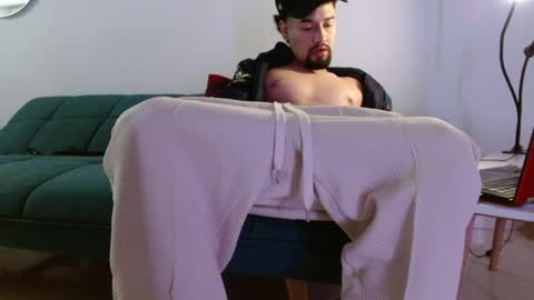 STRURIBE ON INSTAGRAM online show from April 6, 2026, 8:48 am