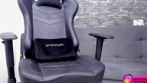 Mathew Independent model online show from October 7, 2025, 6:32 am