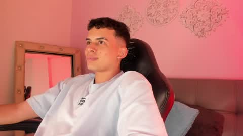 Snapshot of matheww_strong chatting on June 3, 2026, 9:20 pm matheww_strong online show from June 3, 2026, 9:20 pm