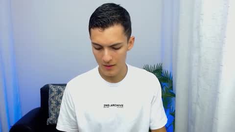 Snapshot of matiius18 chatting on October 19, 2025, 2:29 pm Matias online show from October 19, 2025, 2:29 pm