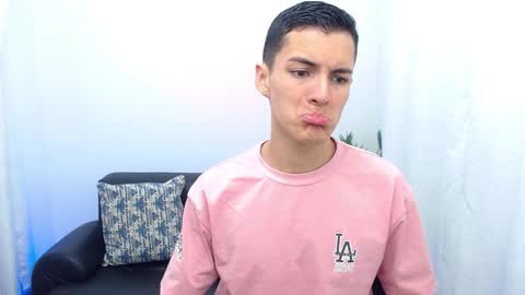 Snapshot of matiius18 chatting on December 17, 2025, 2:01 pm Matias online show from December 17, 2025, 2:01 pm