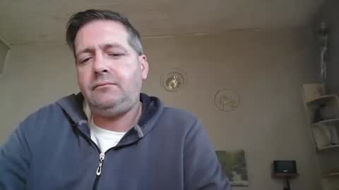 Snapshot of matrike1 chatting on March 24, 2026, 4:23 pm matrike1 online show from March 24, 2026, 4:23 pm