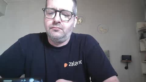 Snapshot of matrike1 chatting on April 15, 2026, 10:44 am matrike1 online show from April 15, 2026, 10:44 am