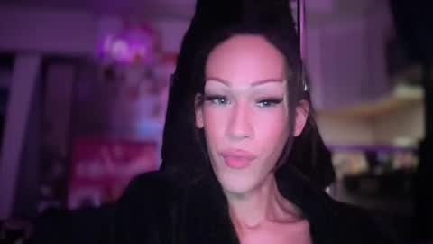 MOLLY MILLS online show from December 18, 2025, 3:45 am