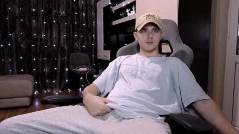 Snapshot of matt_aniston chatting on January 25, 2025, 4:46 pm Matt online show from January 25, 2025, 4:46 pm