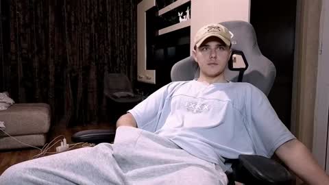 Snapshot of matt_aniston chatting on January 31, 2025, 11:24 pm Matt online show from January 31, 2025, 11:24 pm