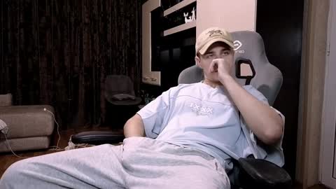 Snapshot of matt_aniston chatting on February 4, 2025, 12:29 am Matt online show from February 4, 2025, 12:29 am