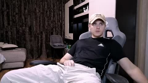 Snapshot of matt_aniston chatting on February 7, 2025, 6:14 am Matt online show from February 7, 2025, 6:14 am