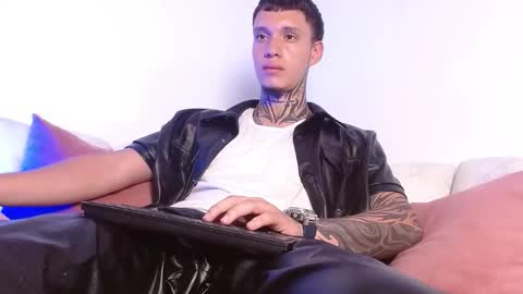 Snapshot of matthewjones1 chatting on November 30, 2025, 6:12 pm Matt online show from November 30, 2025, 6:12 pm