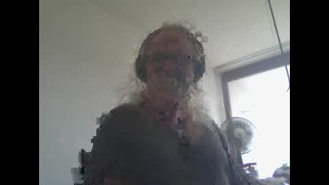 Snapshot of matthy60 chatting on September 15, 2025, 12:27 pm Matthias online show from September 15, 2025, 12:27 pm