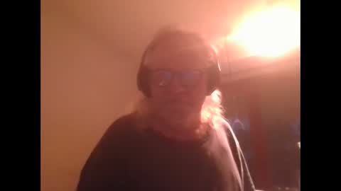 Snapshot of matthy60 chatting on October 8, 2025, 5:05 am Matthias online show from October 8, 2025, 5:05 am