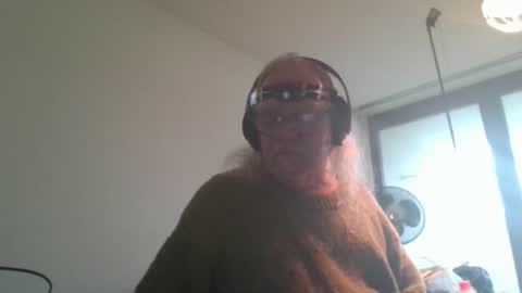 Snapshot of matthy60 chatting on November 20, 2025, 8:14 am Matthias online show from November 20, 2025, 8:14 am