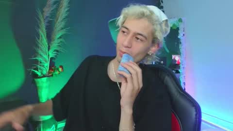 Snapshot of mattias_dantee chatting on October 10, 2025, 4:11 am mattias online show from October 10, 2025, 4:11 am